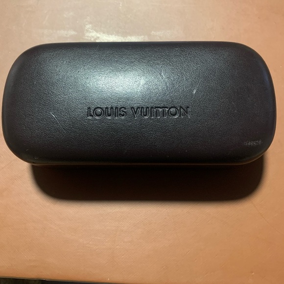 Louis vuitton Sunglass - Picture 3 of 3